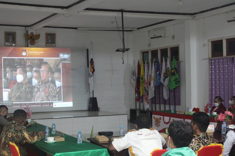 BAWASLU KAB. SORONG MENGIKUTI NOBAR PELUNCURAN TAHAPAN PEMILU SERENTAK 2024