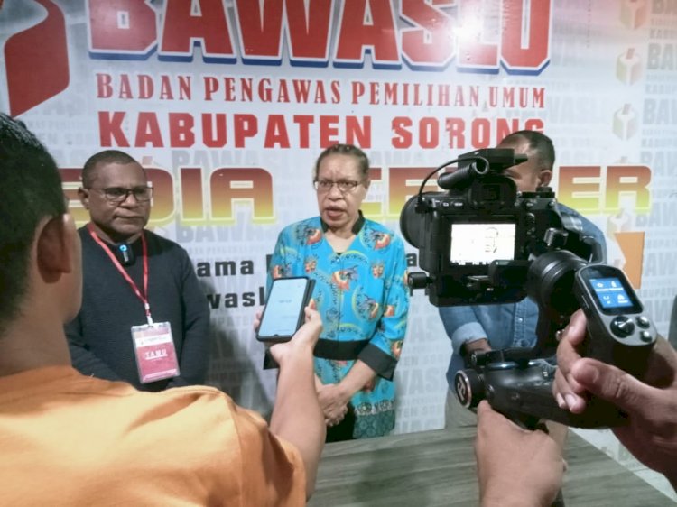 REGIINA GEMBENOP MEMBERIKAN SANJUGAN ATAS KUNJUGAN Pj. BUPATI KABUPATEN SORONG