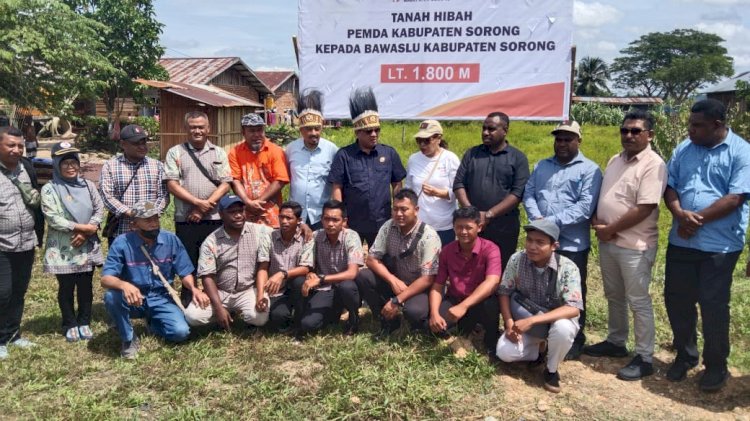 Plt. SEKJEN BAWASLU RI, LA BAYONI KUNKER KE BAWASLU KAB. SORONG