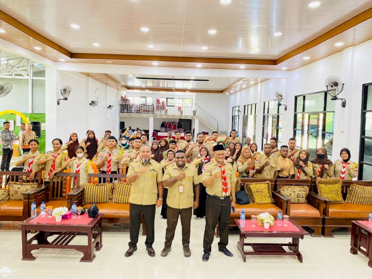 TINGKATKAN PERAN PARTISIPASI MASYARAKAT , BAWASLU KABUPATEN SORONG MELAKSANA KAN KEGIATAN  SOSIALISASI PENGAWASAN PEMILU BAGI  SAKA ADHYASTA PEMILU DAN GUGUS DEPAN PRAMUKA  SE-KABUPATEN SORONG