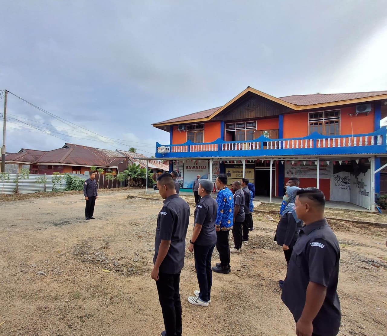 Upacara Hari Pahlawan di Kantor Bawaslu Kabupaten Sorong, Senin (10/10/2025)/Foto : Tim Media Bawaslu Kabsor