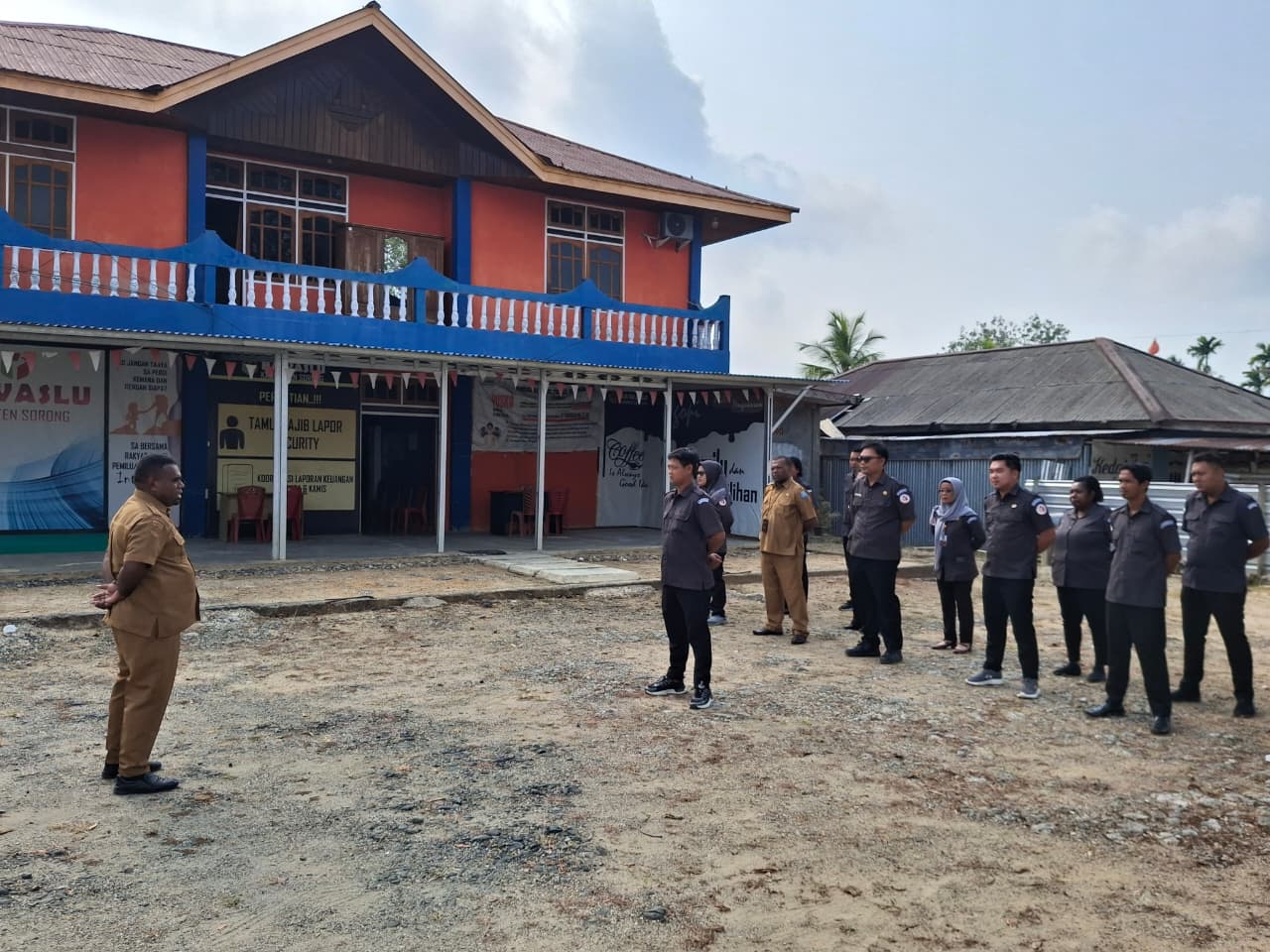 Apel Pagi, Bawaslu Kabupaten Sorong Dorong Penguatan Tanggung Jawab dan Kompetensi Pegawai