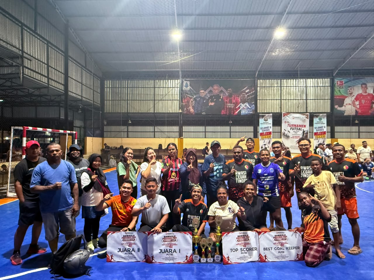 Bawaslu Kabupaten Sorong Raih Juara Umum Turnamen Futsal Antar Satuan Kerja Se-Provinsi Papua Barat Daya