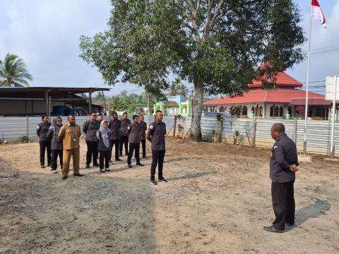 Bawaslu Kabupaten Sorong Perkuat Kedisiplinan dan Kesiapan Jajaran Melalui Apel Pagi