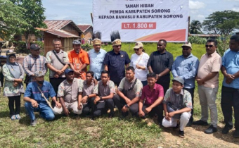 Plt. SEKJEN BAWASLU RI, LA BAYONI KUNKER KE BAWASLU KAB. SORONG