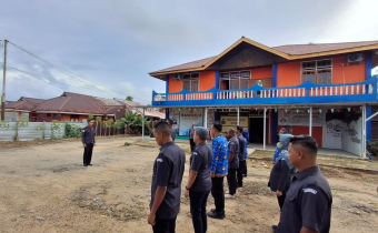Upacara Hari Pahlawan di Kantor Bawaslu Kabupaten Sorong, Senin (10/10/2025)/Foto : Tim Media Bawaslu Kabsor